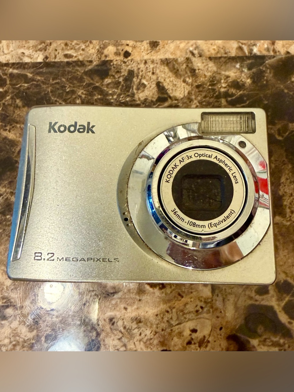Kodak EasyShare CD14 Silver Point & Shoot 8.2MP 3x Zoom 2.4in USB AA